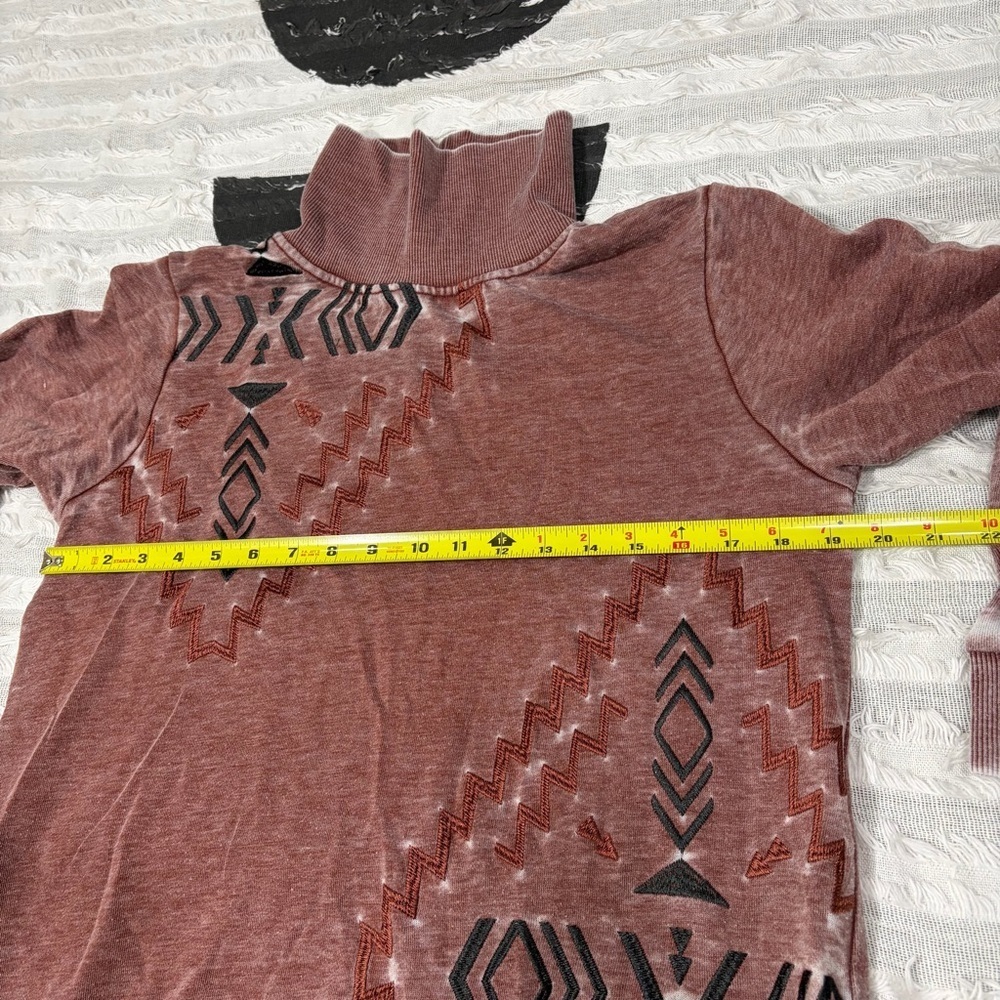 Ariat Women's Sweatshirt Turtleneck Maroon Aztec Native Western Sz M Biker Boho - Picture 9 of 11